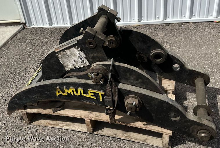 image for item EC2384 Amulet Hoe Clamp excavator thumb