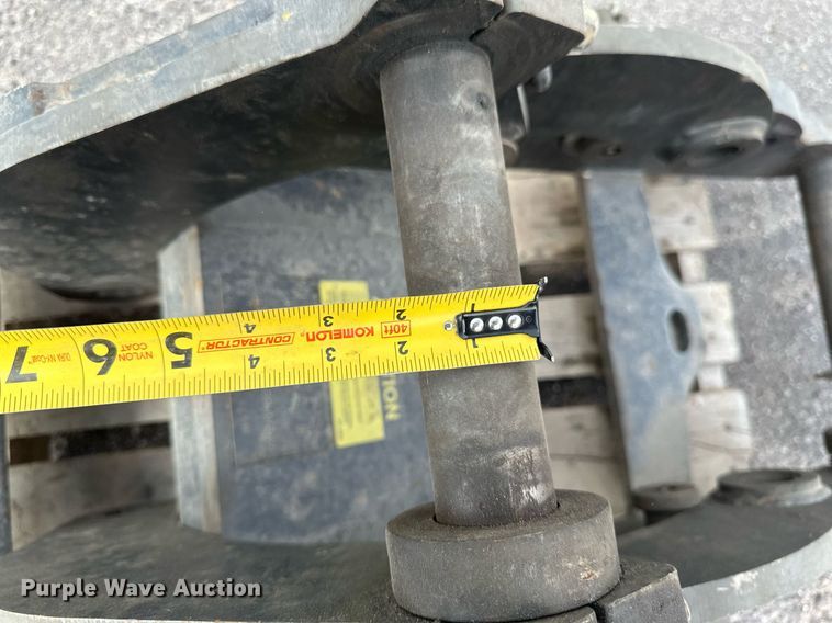 image for item EC2384 Amulet Hoe Clamp excavator thumb