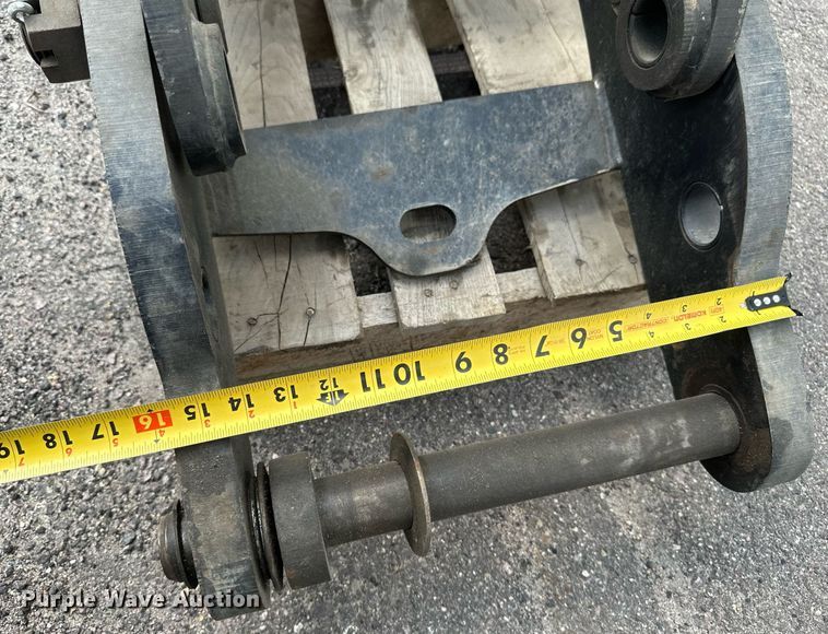 image for item EC2384 Amulet Hoe Clamp excavator thumb
