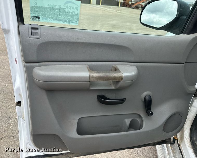image for item EC2390 2008 Chevrolet Silverado 1500 pickup truck