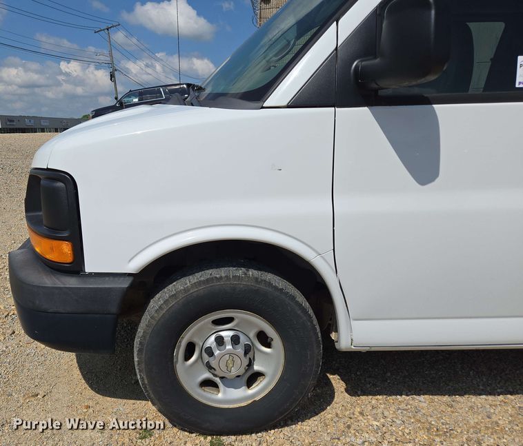 image for item ED1981 2013 Chevrolet Express 3500  van
