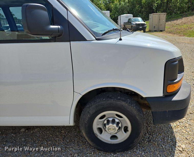 image for item ED1981 2013 Chevrolet Express 3500  van