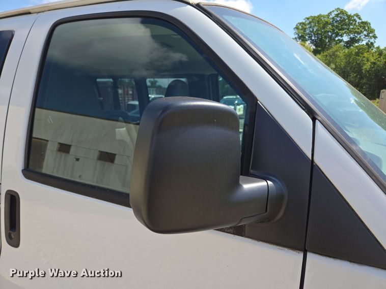 image for item ED1981 2013 Chevrolet Express 3500  van