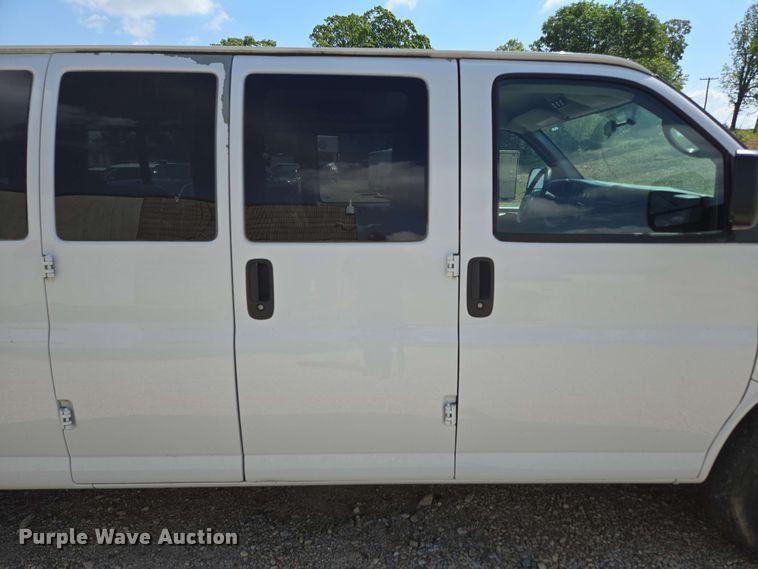 image for item ED1981 2013 Chevrolet Express 3500  van