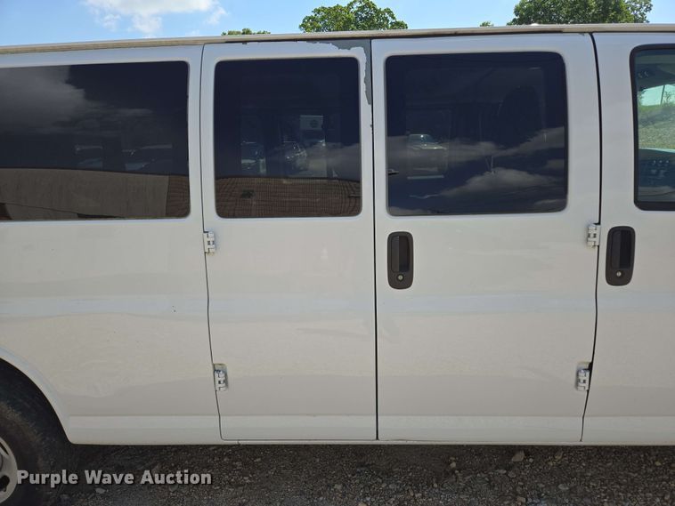 image for item ED1981 2013 Chevrolet Express 3500  van