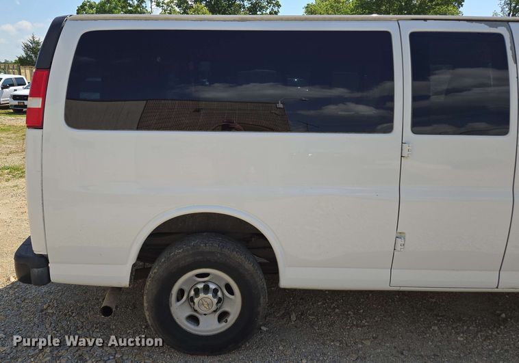 image for item ED1981 2013 Chevrolet Express 3500  van