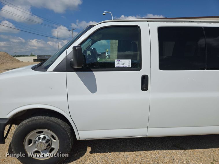 image for item ED1981 2013 Chevrolet Express 3500  van