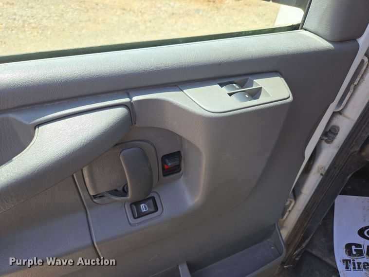 image for item ED1981 2013 Chevrolet Express 3500  van