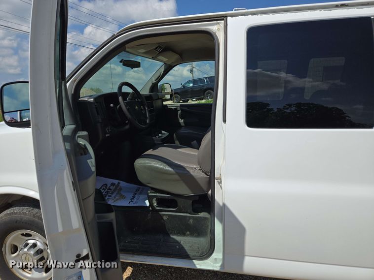 image for item ED1981 2013 Chevrolet Express 3500  van
