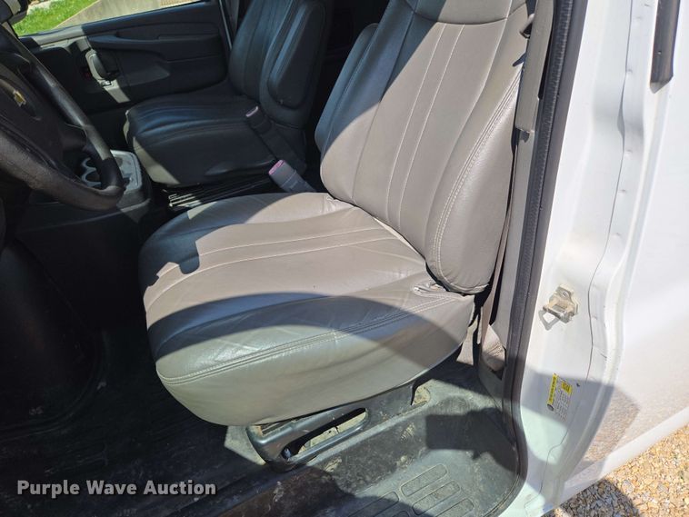 image for item ED1981 2013 Chevrolet Express 3500  van