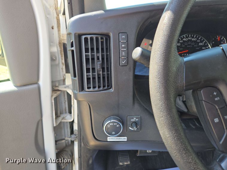 image for item ED1981 2013 Chevrolet Express 3500  van