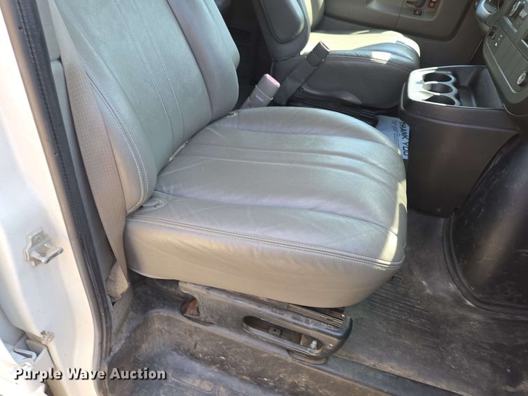 image for item ED1981 2013 Chevrolet Express 3500  van