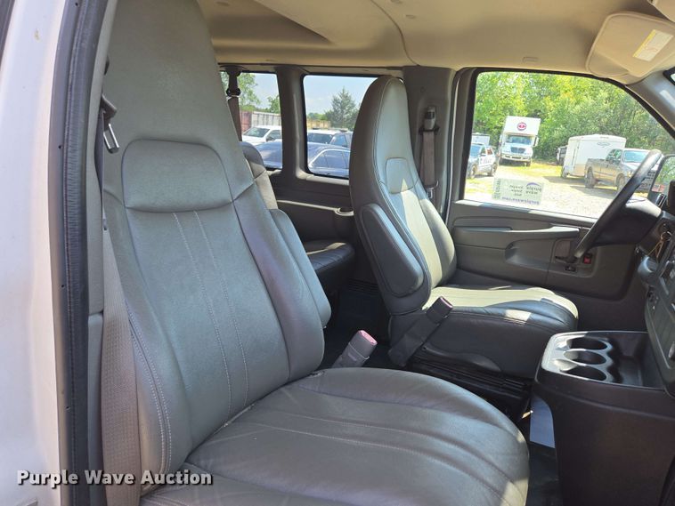 image for item ED1981 2013 Chevrolet Express 3500  van