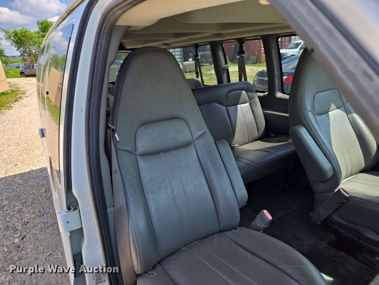 image for item ED1981 2013 Chevrolet Express 3500  van