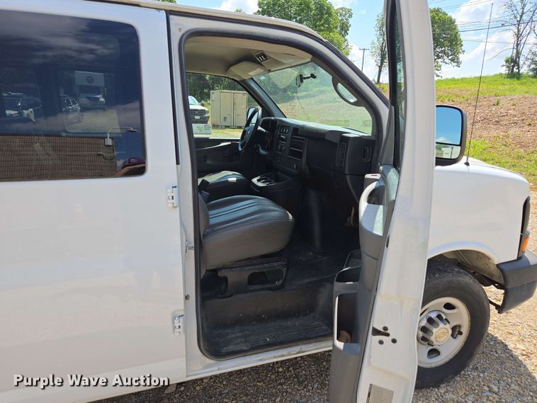 image for item ED1981 2013 Chevrolet Express 3500  van