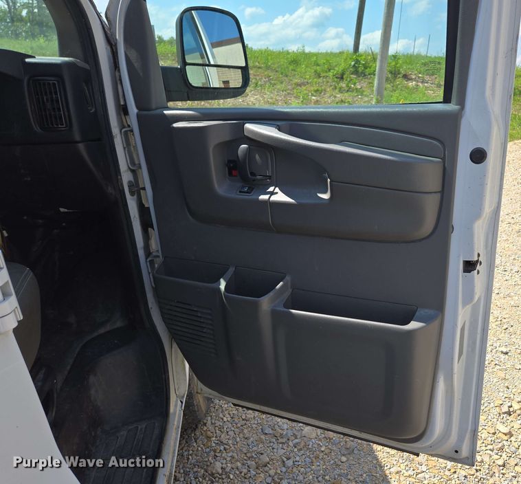 image for item ED1981 2013 Chevrolet Express 3500  van