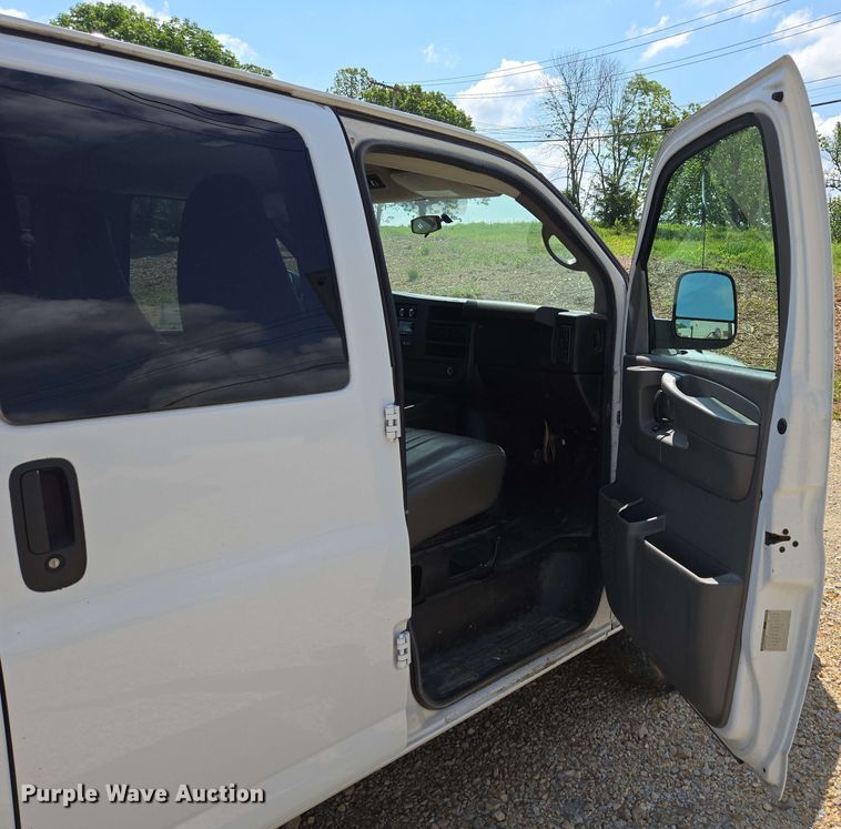 image for item ED1981 2013 Chevrolet Express 3500  van