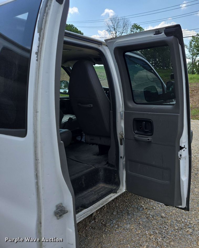 image for item ED1981 2013 Chevrolet Express 3500  van