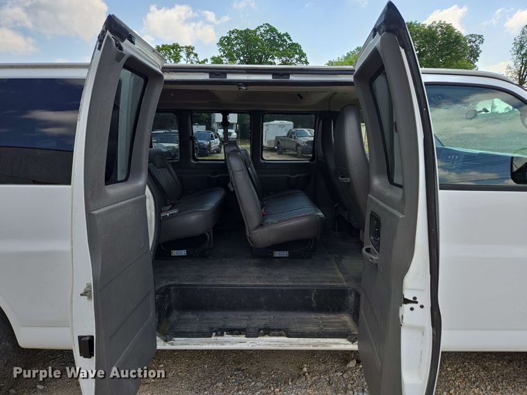 image for item ED1981 2013 Chevrolet Express 3500  van