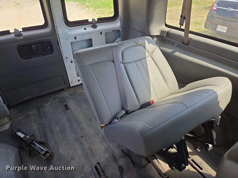 image for item ED1981 2013 Chevrolet Express 3500  van