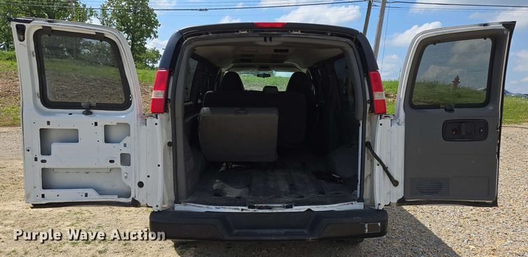 image for item ED1981 2013 Chevrolet Express 3500  van