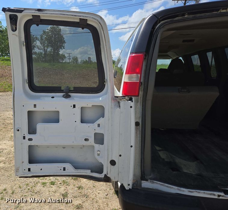 image for item ED1981 2013 Chevrolet Express 3500  van