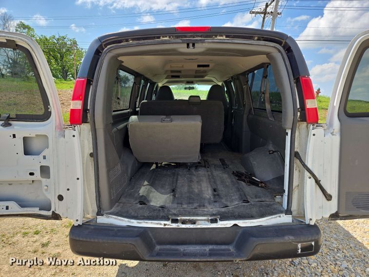 image for item ED1981 2013 Chevrolet Express 3500  van