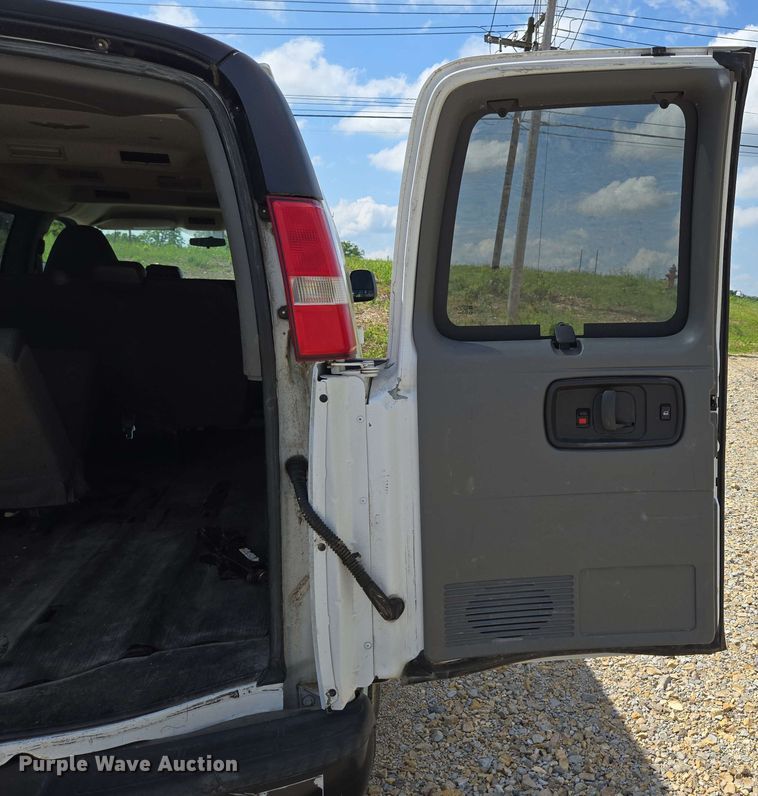 image for item ED1981 2013 Chevrolet Express 3500  van