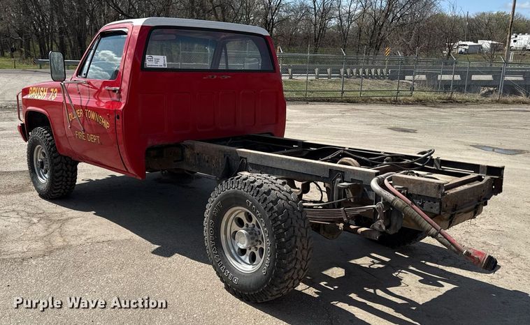 image for item ED4170 1985 Chevrolet K30 pickup truck cab and chassis