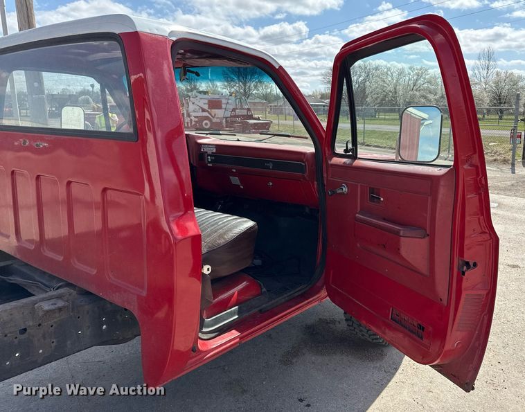 image for item ED4170 1985 Chevrolet K30 pickup truck cab and chassis