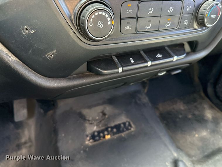 image for item ED5629 2015 Chevrolet Silverado 1500 Crew Cab pickup truck