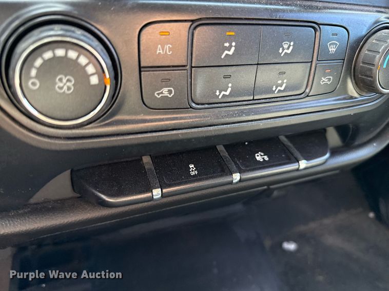 image for item ED5631 2014 Chevrolet Silverado 1500 Crew Cab pickup truck