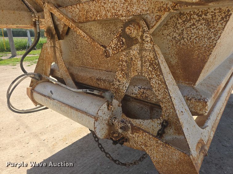 image for item EF3496 1995 Ranch bottom dump trailer