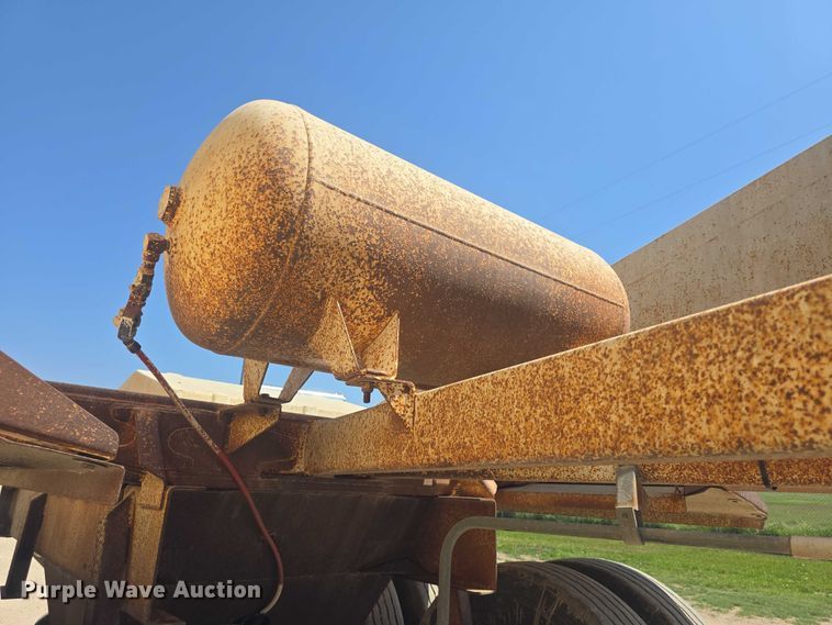 image for item EF3496 1995 Ranch bottom dump trailer