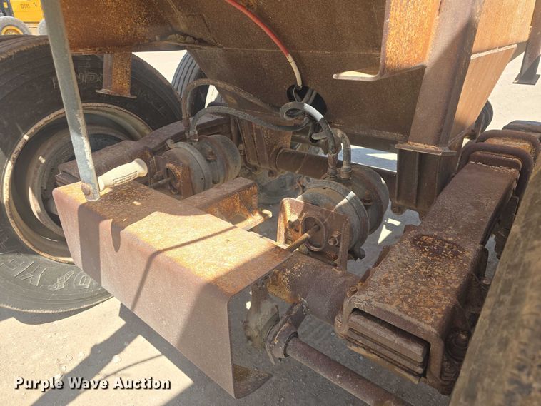 image for item EF3496 1995 Ranch bottom dump trailer