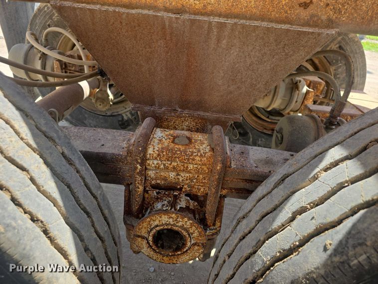 image for item EF3496 1995 Ranch bottom dump trailer