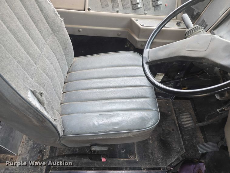 image for item EF3500 2005 International 3000 school bus