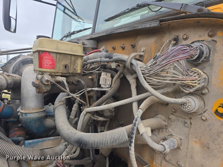 image for item EF3500 2005 International 3000 school bus