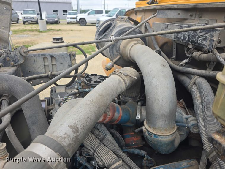 image for item EF3500 2005 International 3000 school bus