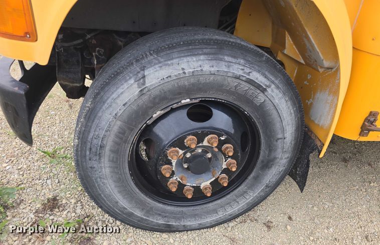 image for item EF3500 2005 International 3000 school bus