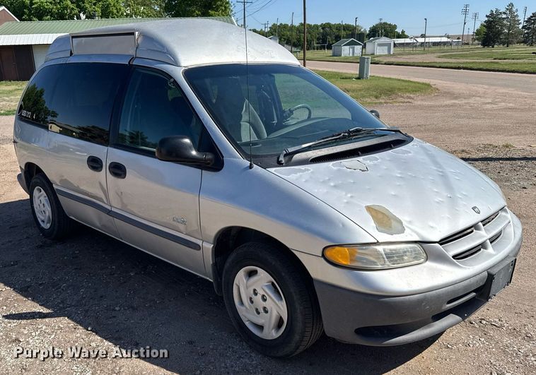 image for item EG6448 2000 Dodge Caravan van