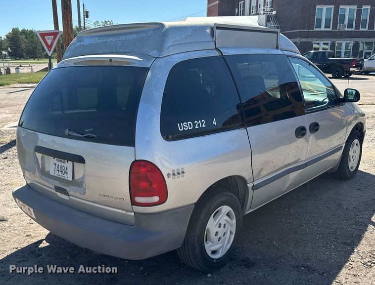 image for item EG6448 2000 Dodge Caravan van