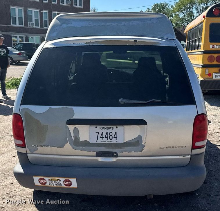 image for item EG6448 2000 Dodge Caravan van