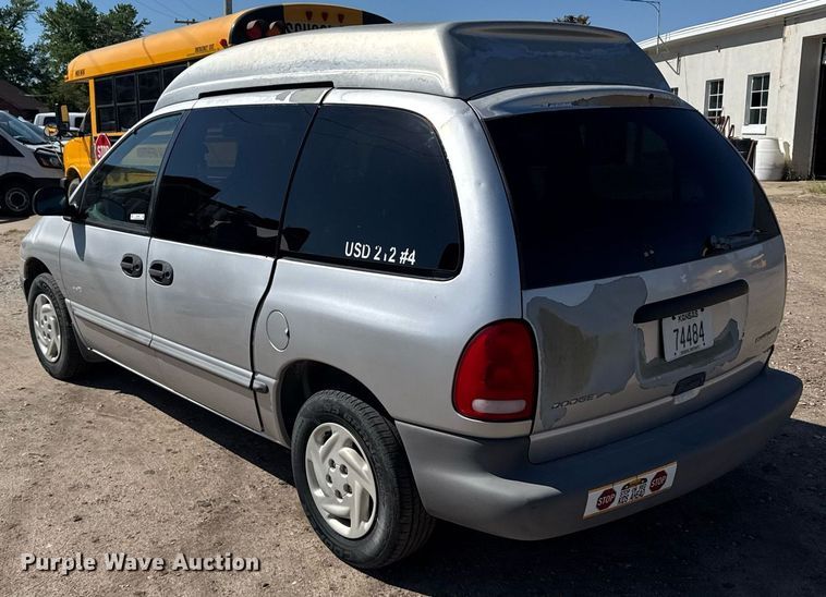 image for item EG6448 2000 Dodge Caravan van