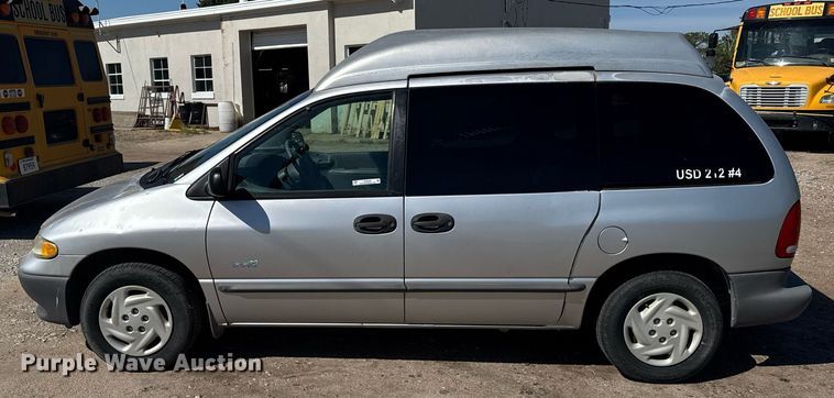 image for item EG6448 2000 Dodge Caravan van