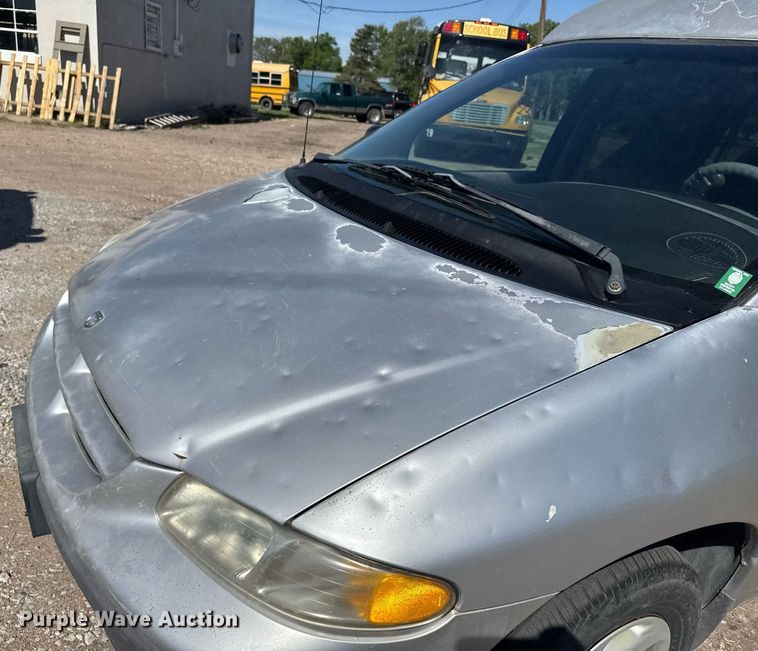 image for item EG6448 2000 Dodge Caravan van