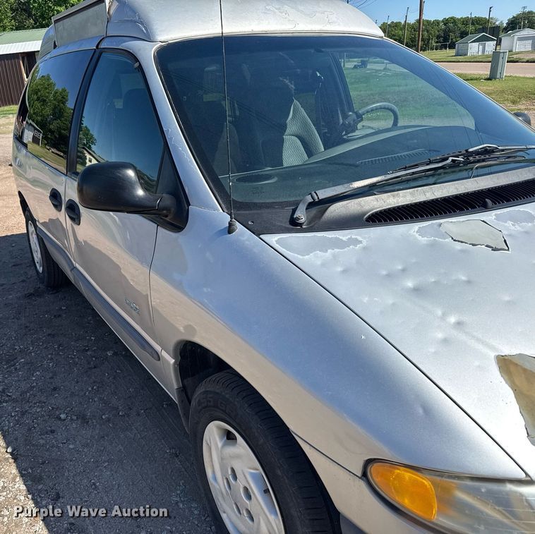 image for item EG6448 2000 Dodge Caravan van