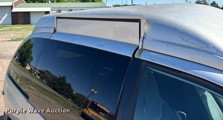 image for item EG6448 2000 Dodge Caravan van