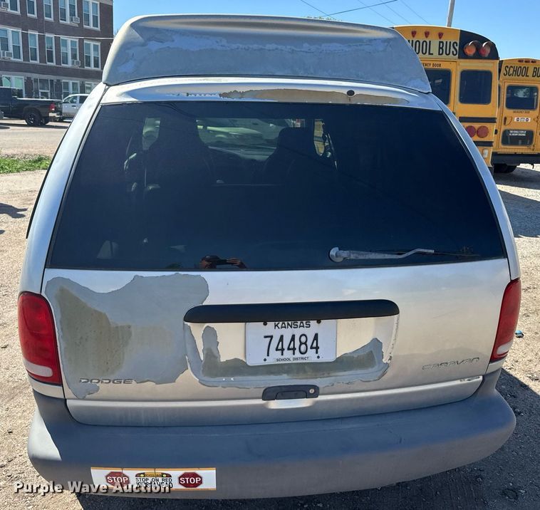 image for item EG6448 2000 Dodge Caravan van