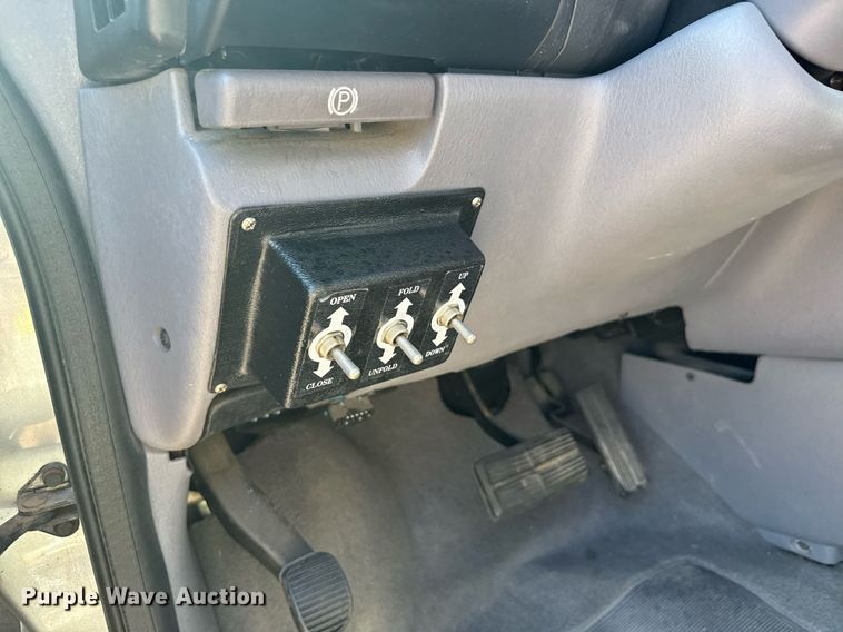 image for item EG6448 2000 Dodge Caravan van